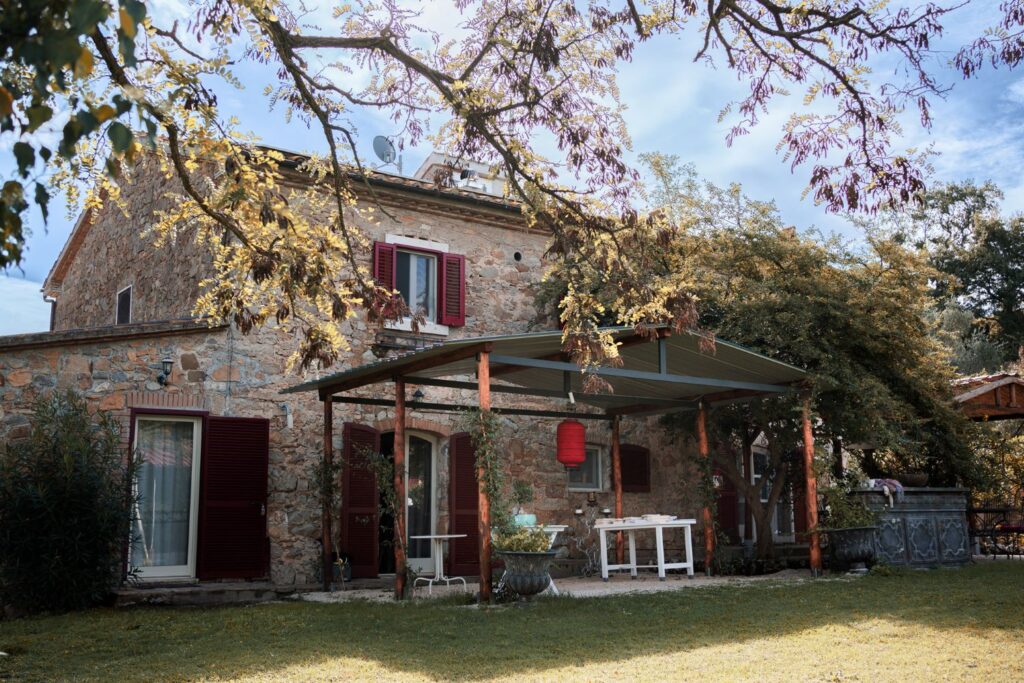 uno dei casali del Daino BIanco